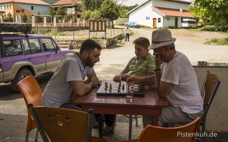 Albaner-Freizeit-Schachspiel
