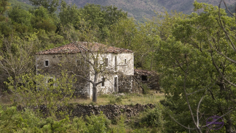 albanien-landhaus-verfallen