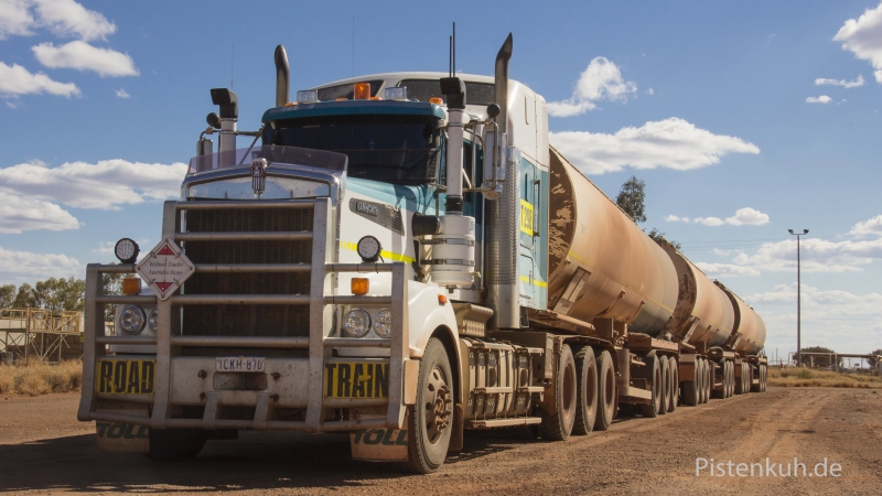 Roadtrain-Australien-Tanker