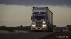 Roadtrain-Australien-Nacht