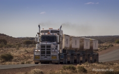Roadtrain-Australien-Schwar