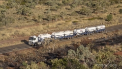 Roadtrain-Australien-Volvo