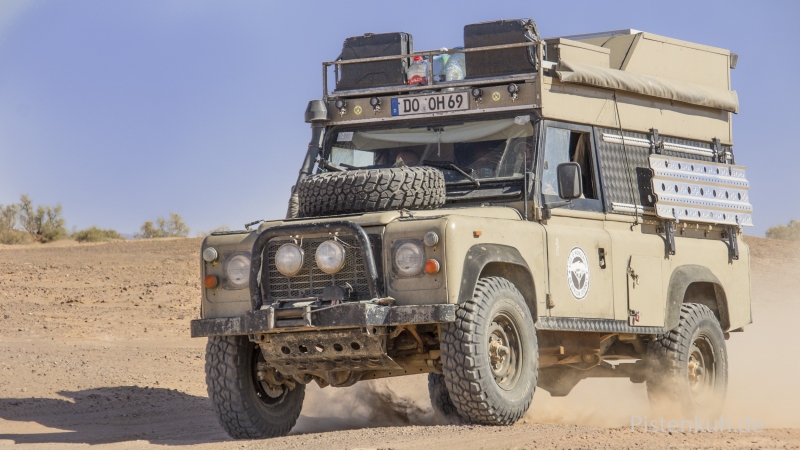 Land-Rover-Defender-Offroad