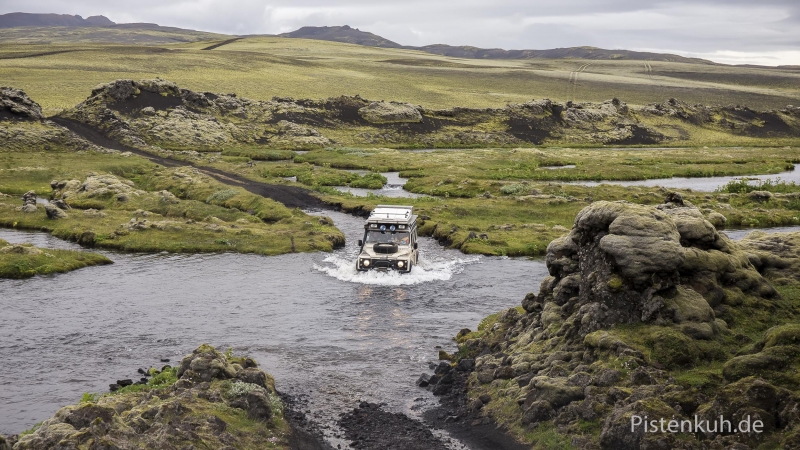Land-Rover-Island-Hochland-Furt-Abenteuer