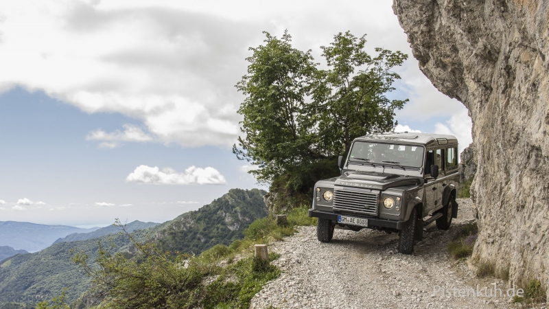 Land-Rover-Passo-Tremalzo