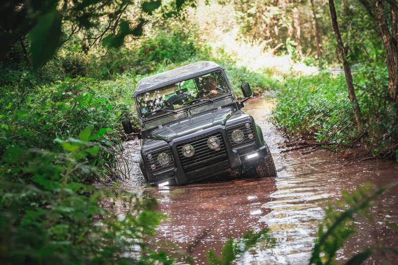 Landrover-Defender-travel-river-crossing-5