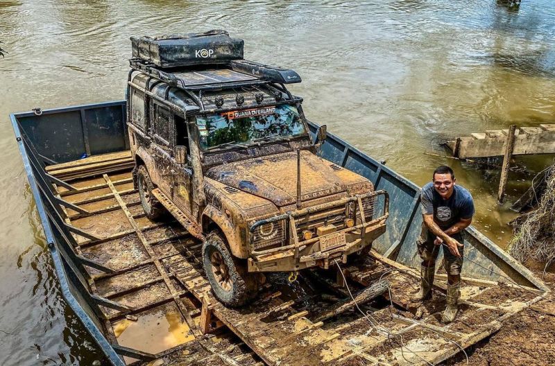 Landrover-Defender-travel-river-ferry