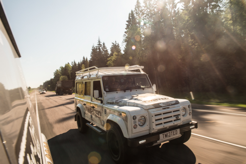 landrover-defender-speed-asphalt
