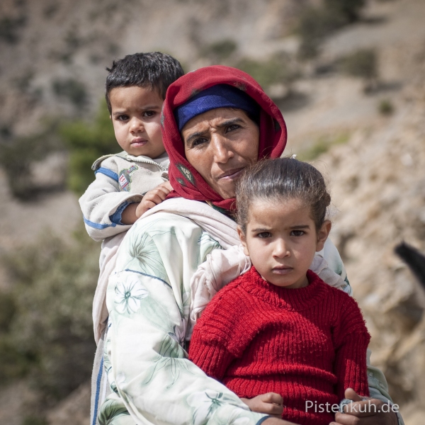 Marokko-Frau-Kind-Nomaden-2
