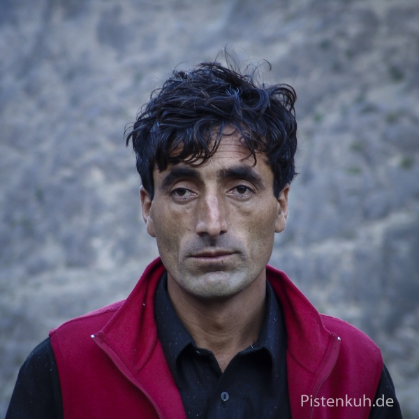 Pakistan-Mann-Strassenbau-2