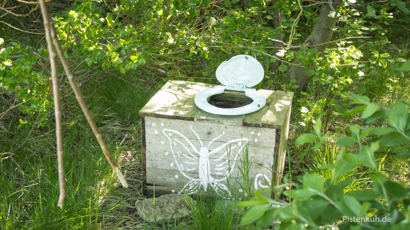 toiletten-lettland-wald