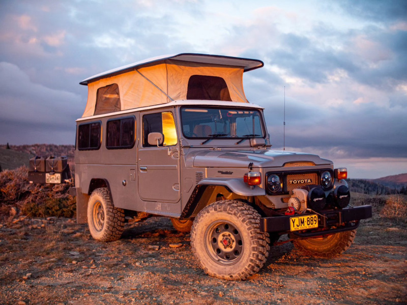 Toyota-Land-Cruiser-BJ42-camper-rooftent