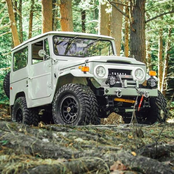 Toyota-Land-Cruiser-BJ42