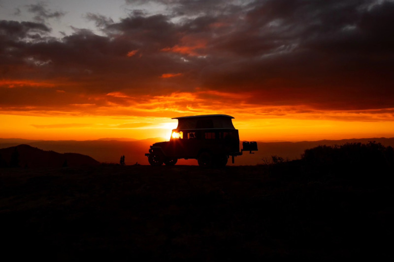 Toyota-Land-Cruiser-Sunset