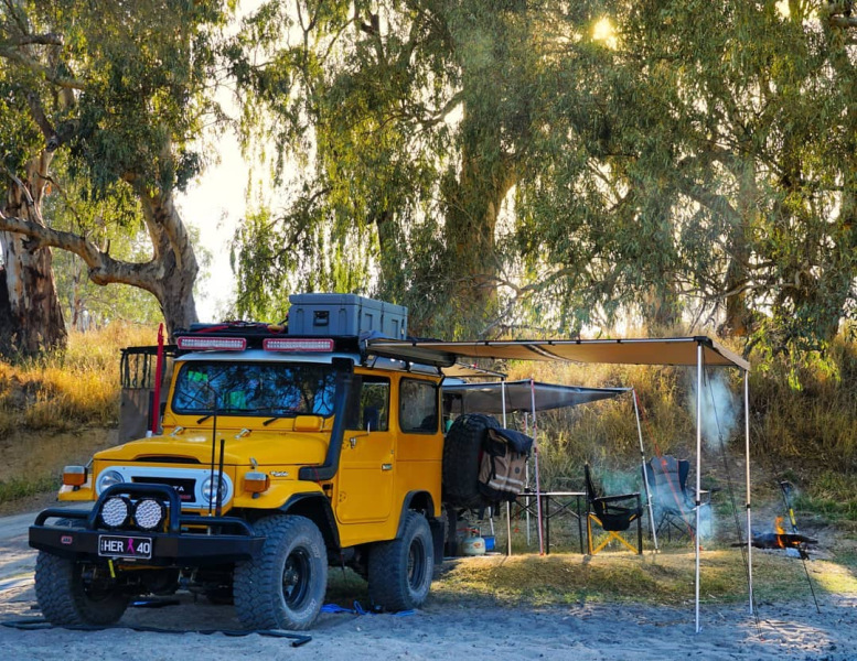 land-cruiser-bj42-camping