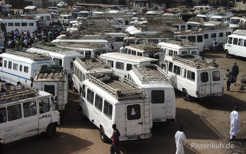 Busbahnhof-Dakar