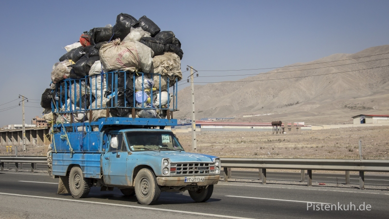 Verkehr-Iran-Ueberladen