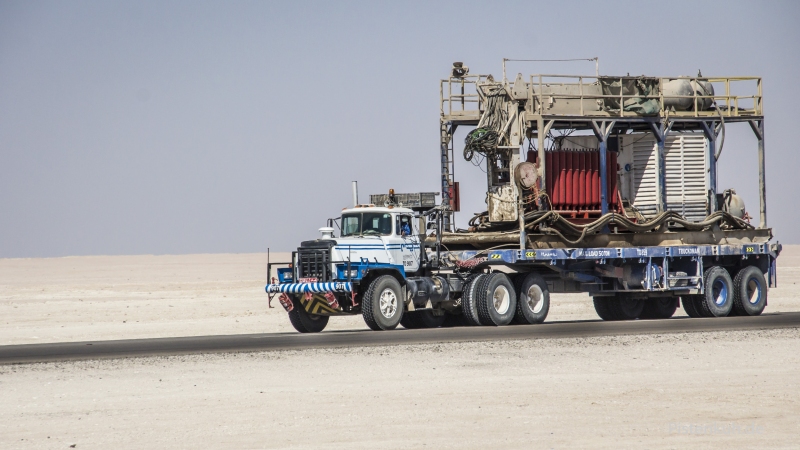 oman-schwertransport-oel-rig