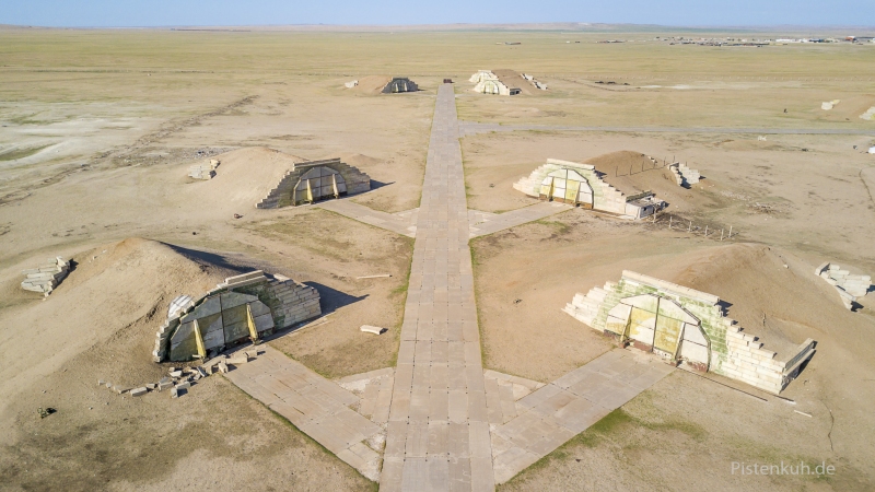 Ruinen Bayantal Airbase_