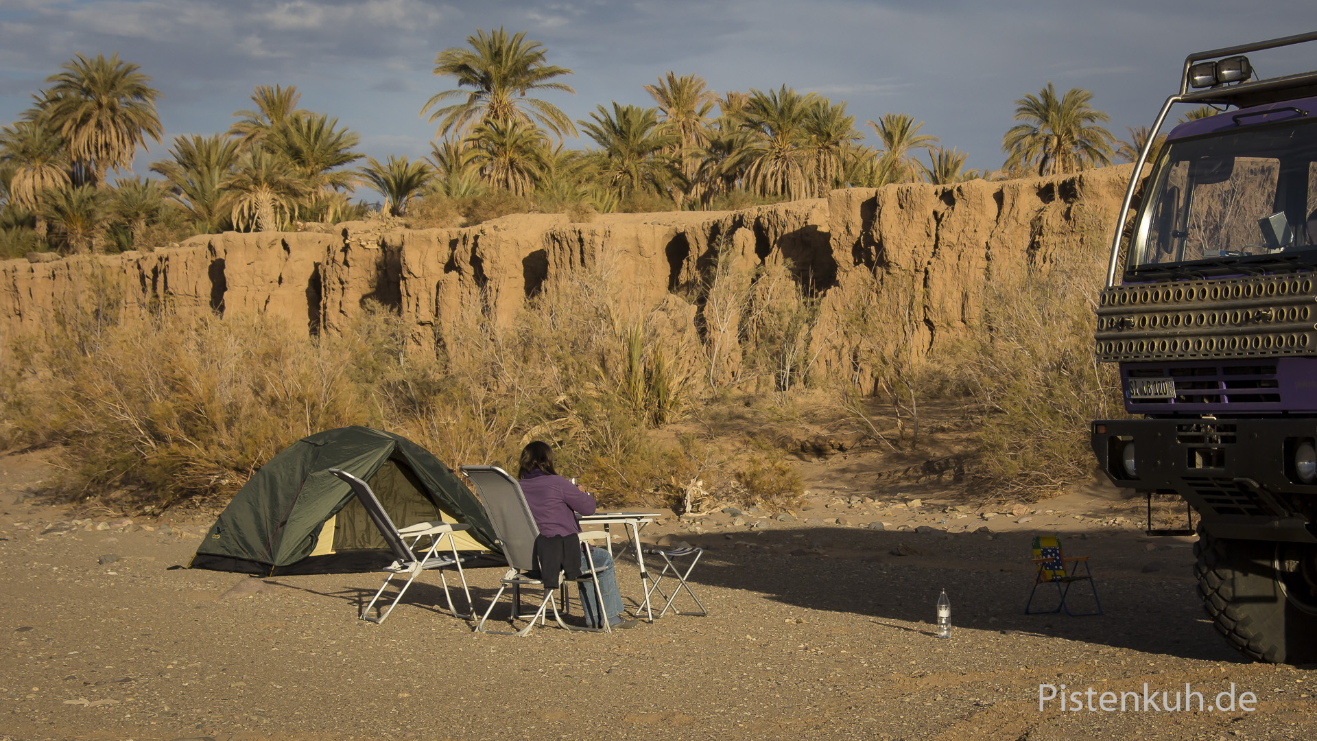 Zelten im Wüstensand