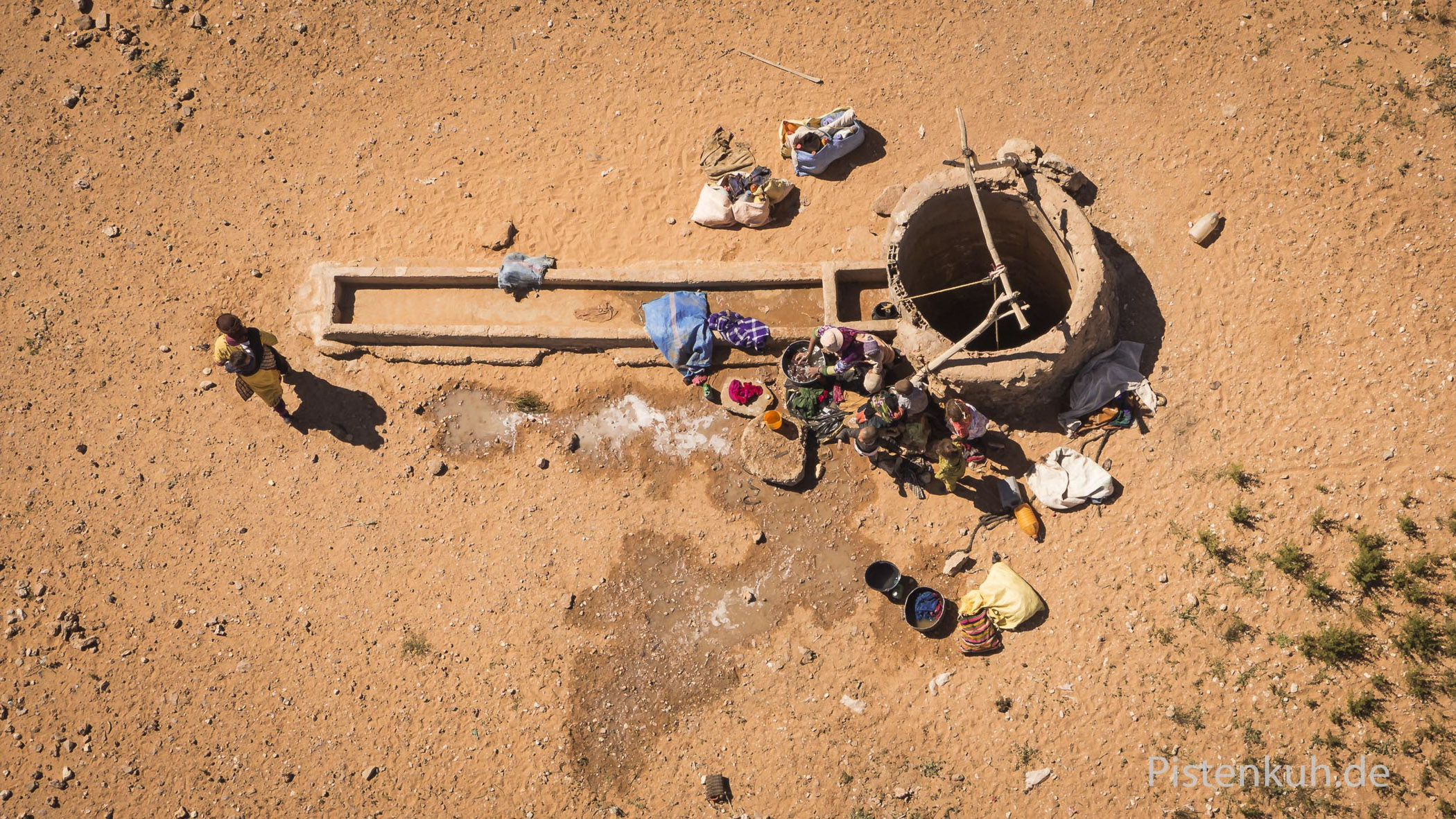 Luftbild fotografiert mit Drohne: Brunnen in der Sahara