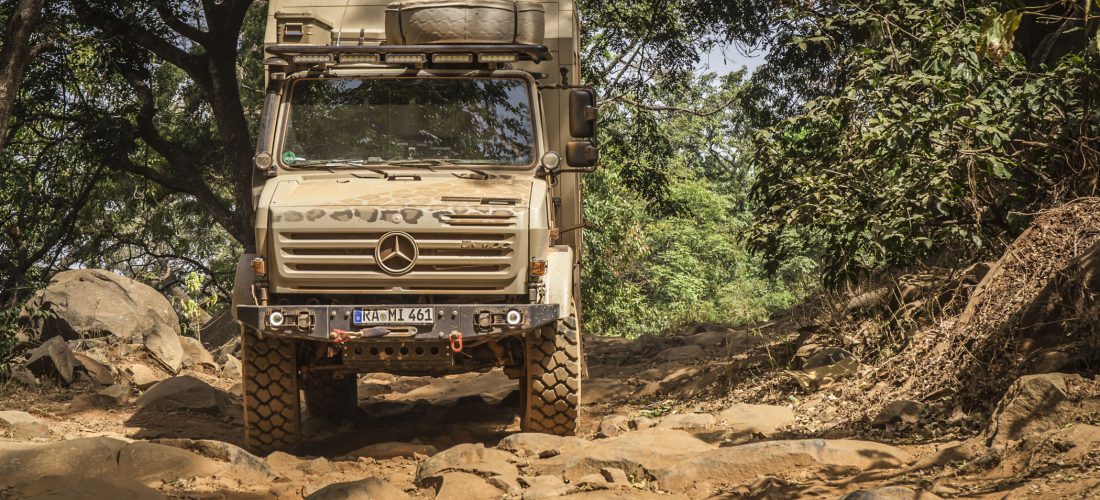 Offroad in Guinea mit Unimog