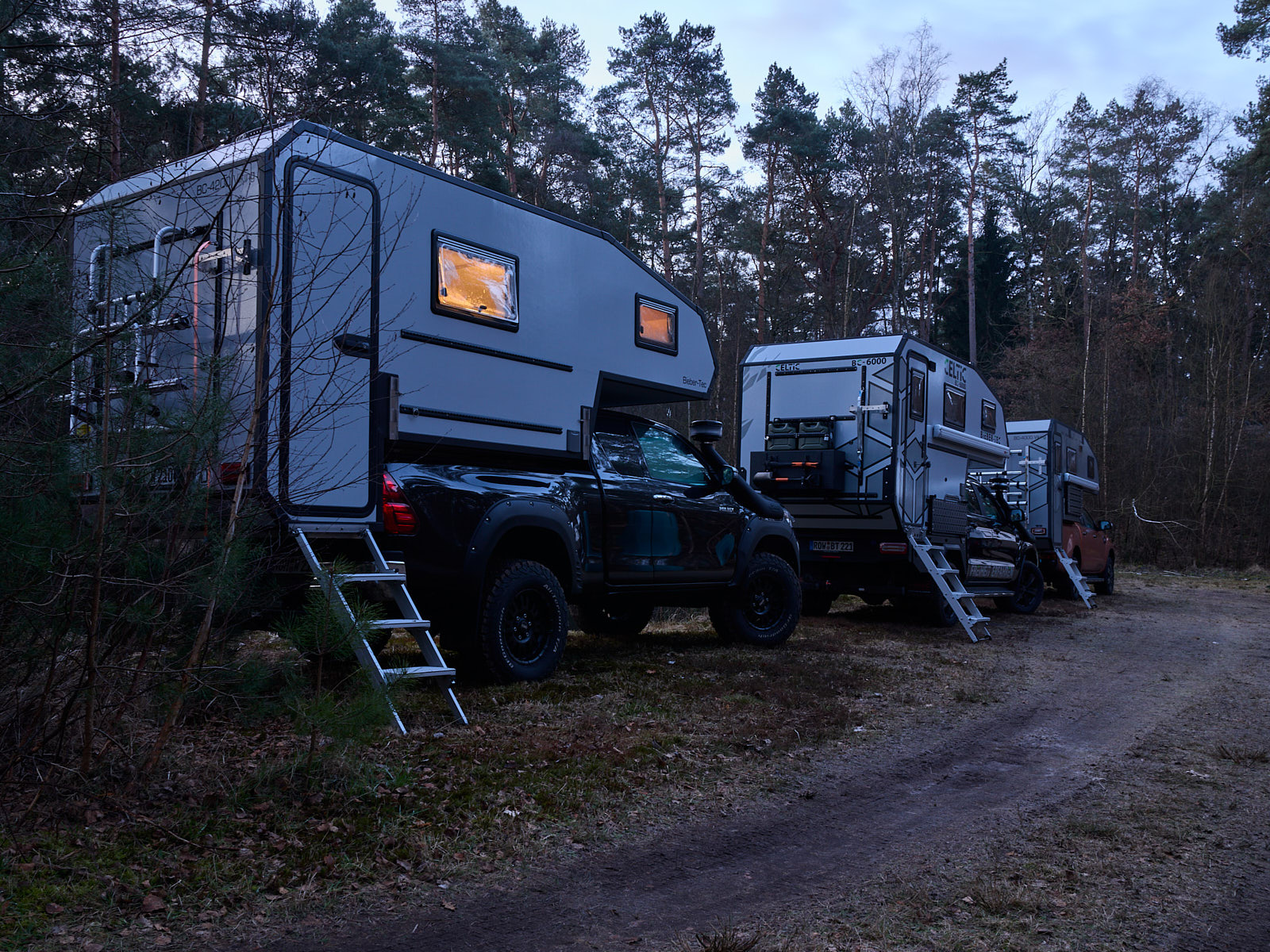 Blaue Stunde Pickup Camper