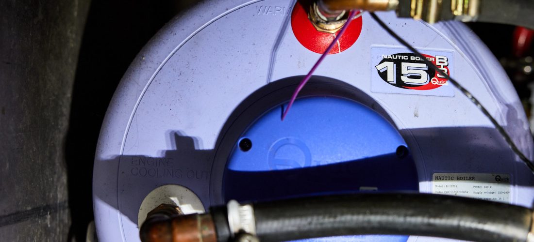 Warmwasserboiler im Expeditionsmobil